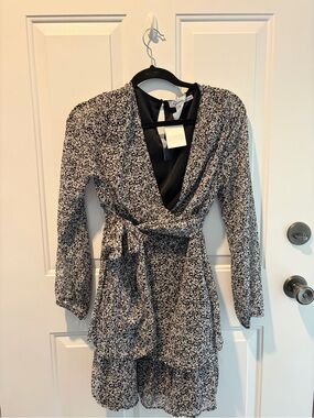 NWT Black & White Floral Tie Waist Mini Dress Size M